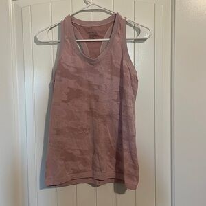 Athleta Momentum Pink Camo Razor Back Scoop Neck Workout Top Size Medium